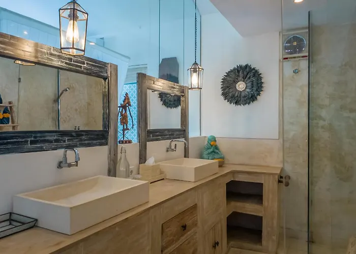 Bella Seseh, 3-br With Private Pool Canggu