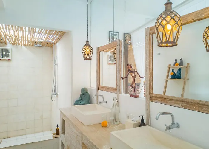 Bella Seseh, 3-br With Private Pool Villa Canggu